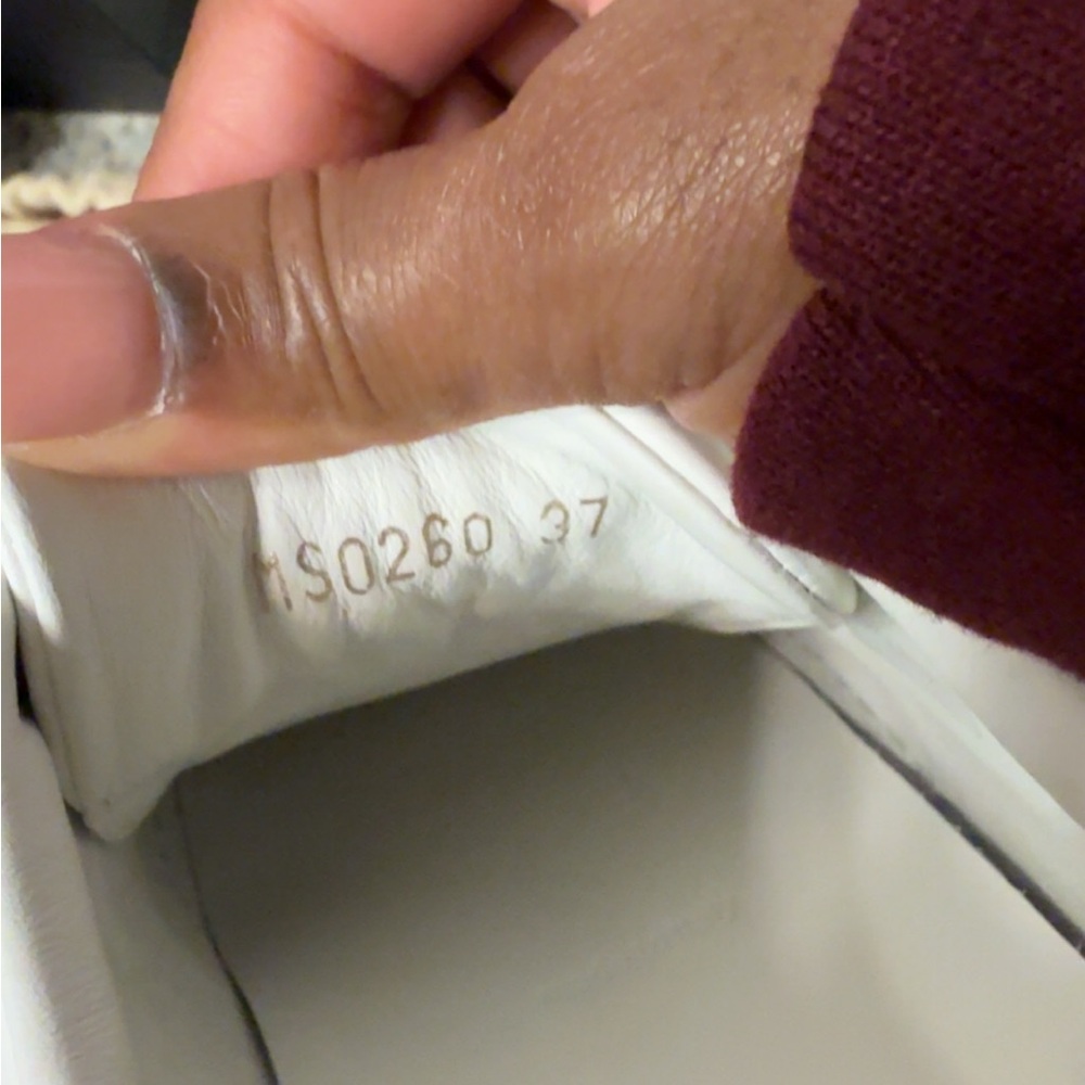 Louis Vuitton Sneakers Authentic - Picture 9 of 13